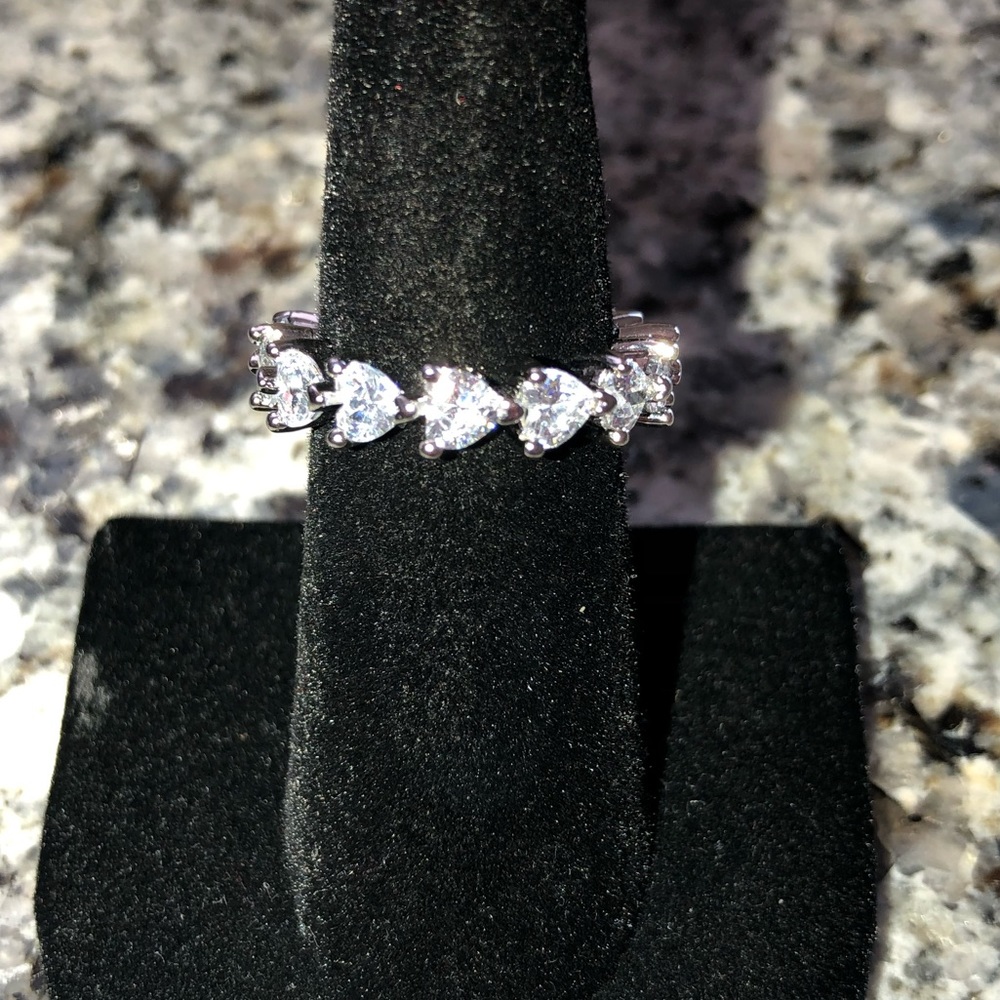 14k 3ct Heart Eternity Band - Picture 14 of 15